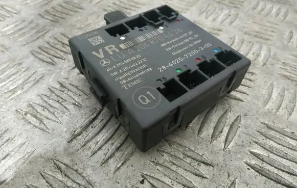 Mercedes-Benz C W204 Door control unit/module A2048704426