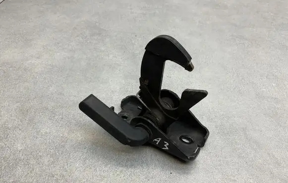 Audi A3 S3 8V Engine bonnet/hood lock/latch loop/hook 8V0823480