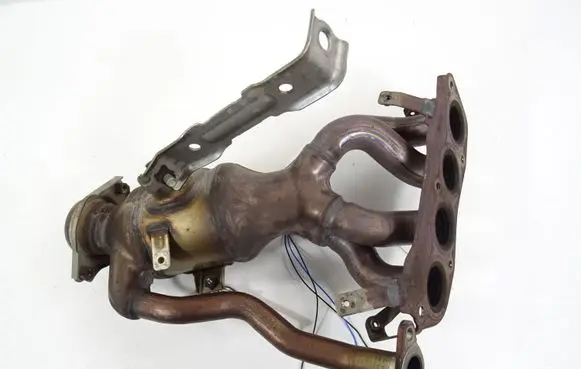 Lexus UX Exhaust manifold