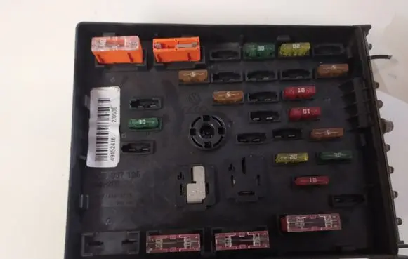 Volkswagen PASSAT B6 Fuse module 3C0937125 63592777