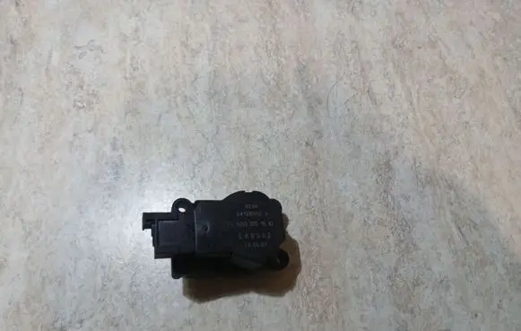 Mercedes-Benz CLS C219 Air flap motor/actuator A2038201642