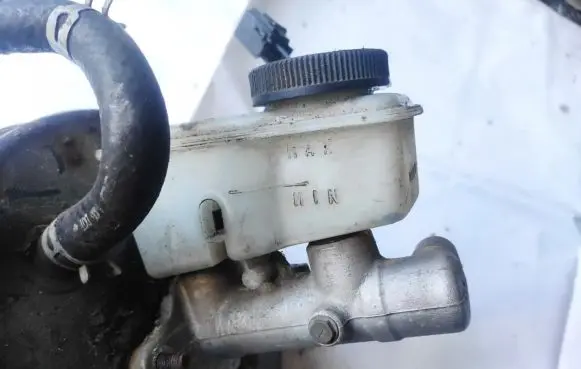 Mazda 626 Master brake cylinder 834-04909