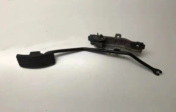 Mitsubishi Outlander Accelerator throttle pedal