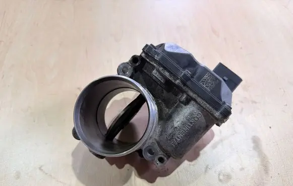 Volkswagen Crafter Throttle body valve 04L128063K