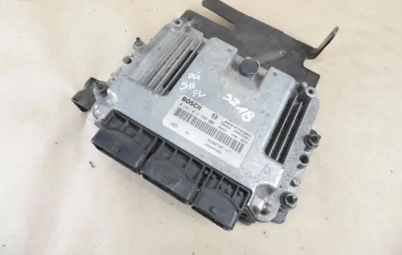Renault Scenic II - Grand scenic II Engine control unit/module 8200705747 8200899961 0281013908
