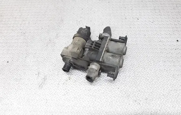BMW 5 E39 Coolant heater control valve 1147412135