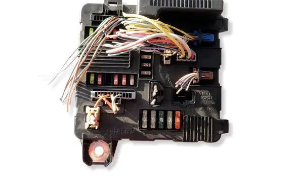 Renault Scenic II - Grand scenic II Fuse module 8200306032C S118399200F 05270
