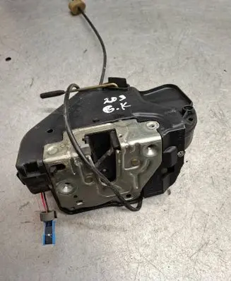 Mercedes-Benz C W203 Rear door lock 2037300135