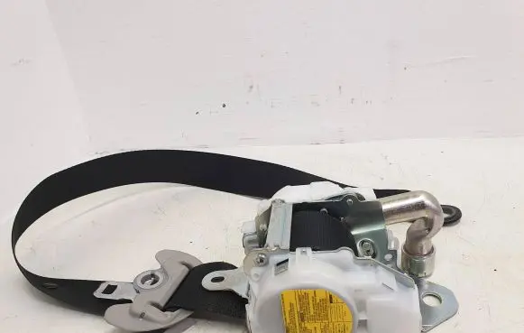 Lexus IS 220D-250-350 Front seatbelt 7S3400P 012998 0435025