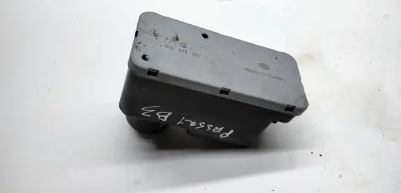 Volkswagen PASSAT B3 Central locking vacuum pump 1H0962257