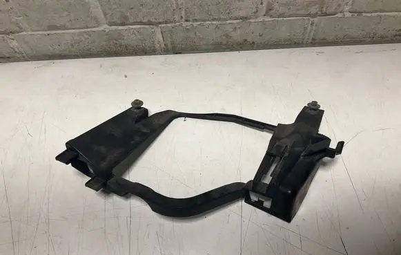 BMW 5 E60 E61 Headlight/headlamp mounting bracket 15873700