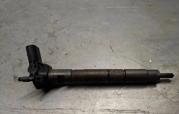 Volkswagen Golf VI Fuel injector 03L130277 0445116030