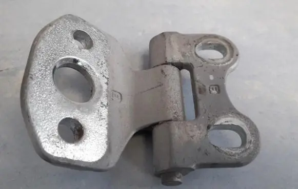 Mercedes-Benz E W210 Rear door lower hinge