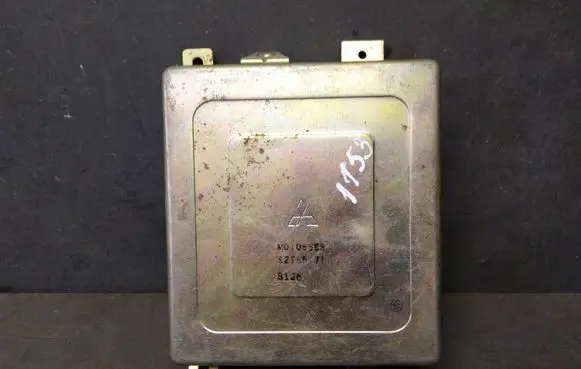 Mitsubishi Outlander Engine control unit/module E2T55171 5553
