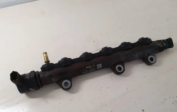 Opel Vivaro Fuel main line pipe 8200661279