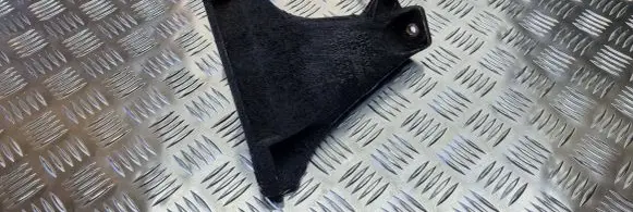 Volkswagen PASSAT B5 Engine mounting bracket 8D0199308R 8D0199306K