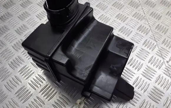 Suzuki Swift I Air filter box 57K-R01