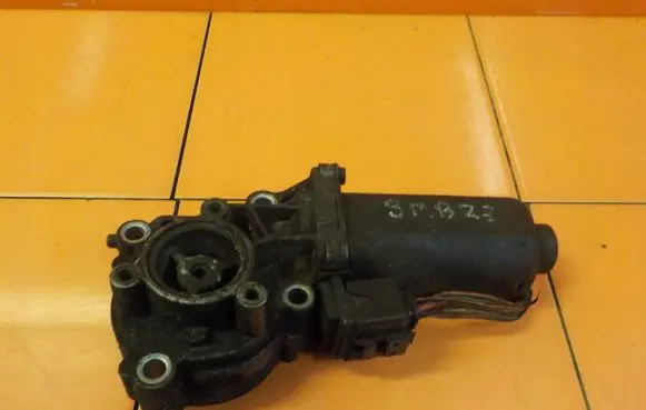 Land Rover Discovery 3 - LR3 Gearbox transfer box case 0130008508 9MB23