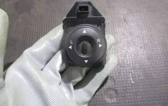 KIA Ceed Wing mirror switch