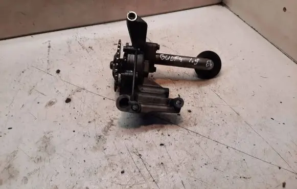 Volkswagen Golf IV Oil pump 06A115105 670815552