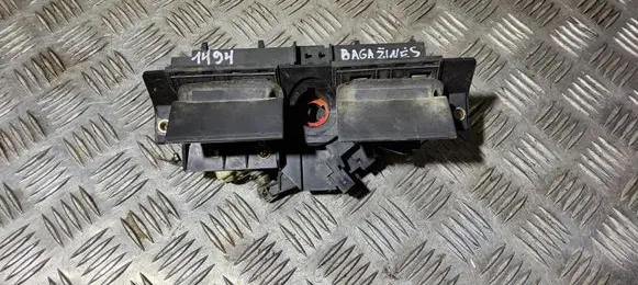 Audi A6 S6 C5 4B Tailgate/trunk/boot exterior handle 8D9827565A 4B0827565B