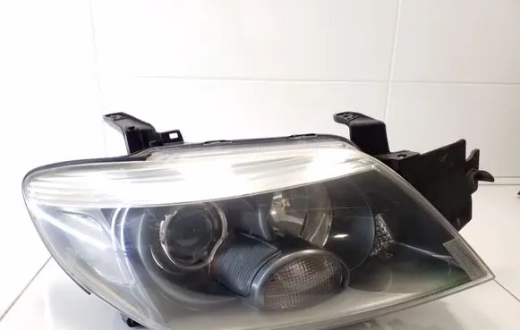 Mitsubishi Outlander Headlight/headlamp 2141179R