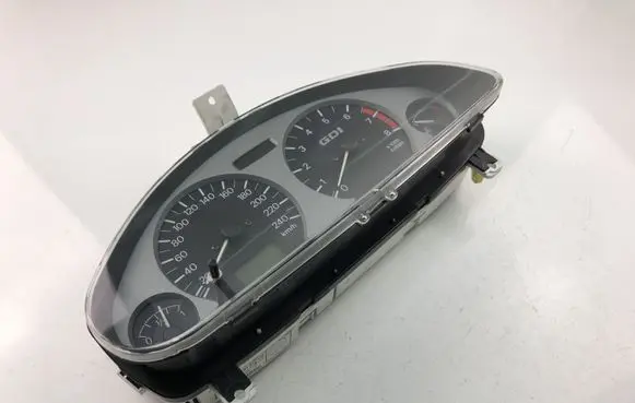 Mitsubishi Carisma Speedometer (instrument cluster) MR916028