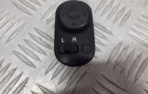 Chevrolet Lacetti Wing mirror switch