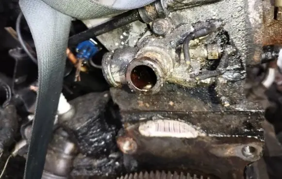 Audi A4 S4 B5 8D Engine coolant pipe/hose