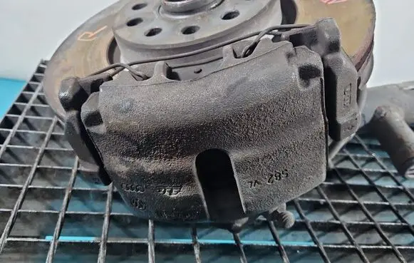 Volkswagen PASSAT B7 Front brake caliper IMPRK1527309