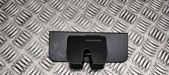 Volvo V70 Tailgate/boot lid lock trim 31301164
