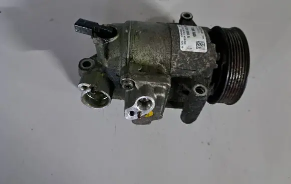 Volkswagen PASSAT B7 Air conditioning (A/C) compressor (pump) 5N0820803A 02088144249D 01140562