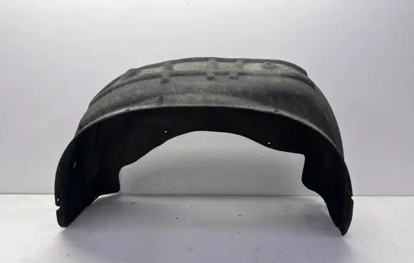 Rear arch fender liner splash guards