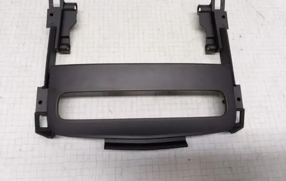 Nissan Primera Radio/GPS head unit trim 68413BA000