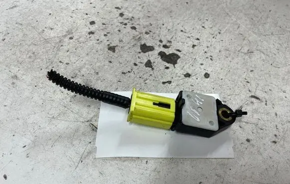 Toyota Auris 150 Airbag deployment crash/impact sensor 8983102060 0347637651