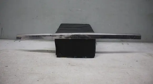 Volkswagen Touareg III Front bumper splitter molding