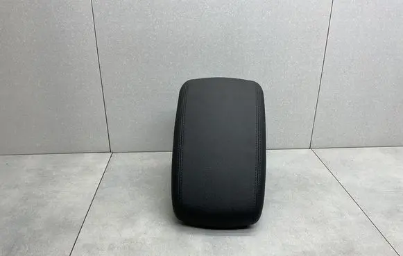 Nissan Juke I F15 Armrest 