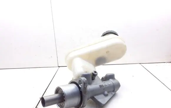Renault Twingo II Master brake cylinder 8200403300