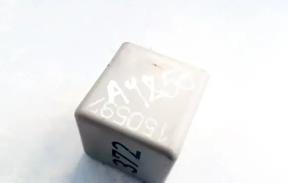 Volkswagen PASSAT B5 Other relay 4D0951253 899309000