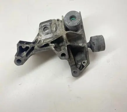 Volvo S80 Engine mounting bracket 6g926P096