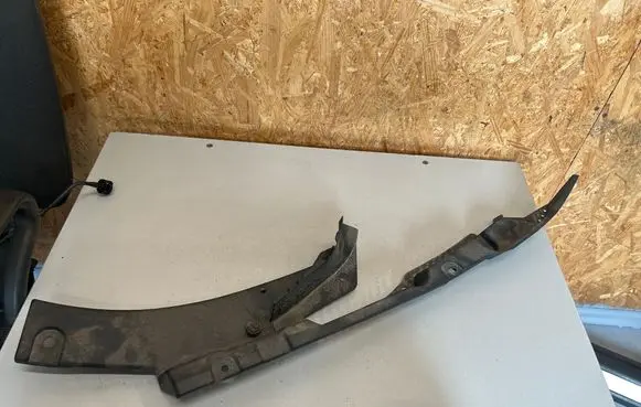 Volvo XC60 Fender mounting bracket 32216109