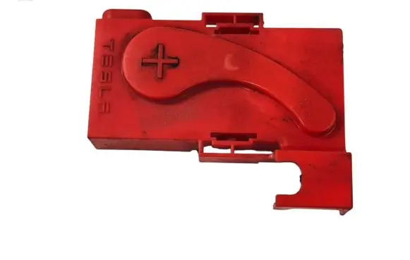 Tesla Model S Fuse box cover 104895500C