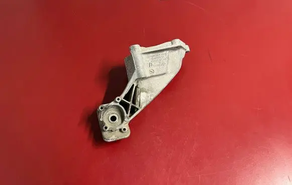 BMW X5 F15 Engine mounting bracket 6852868 22116852868