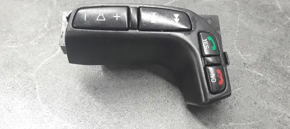 Volvo S80 Steering wheel buttons/switches 3064026