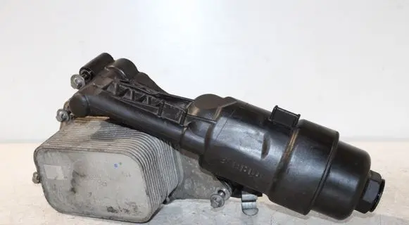 BMW 2 F46 Oil filter mounting bracket 72353179 8585236