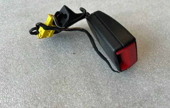 Mercedes-Benz C AMG W204 Middle seatbelt buckle (rear) A2048602569 34043154410 2048602569