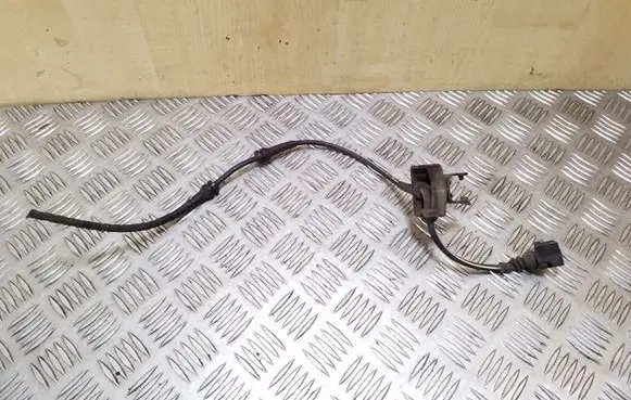 Volkswagen PASSAT B7 Rear ABS sensor wiring 