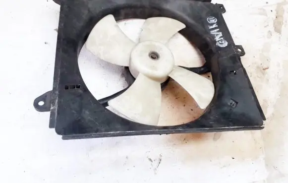 Radiator cooling fan shroud