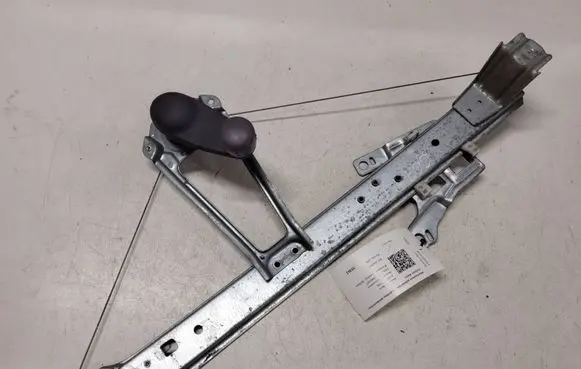 Rear door manual window regulator