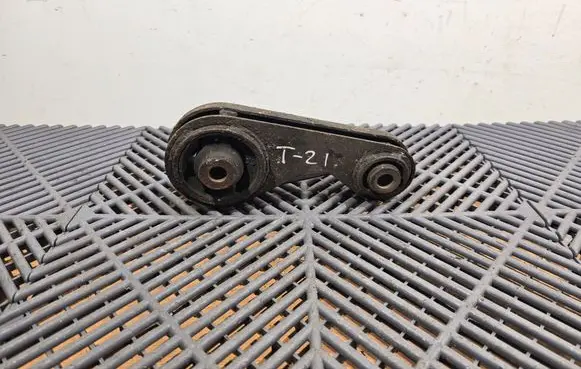 Toyota Prius (XW20) Engine mount bracket